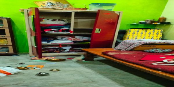 जौनपुर में सूने मकान में लाखों की चोरी