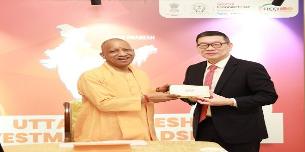 सिंगापुर में सीएम योगी सिंगापुर में सीएम योगी