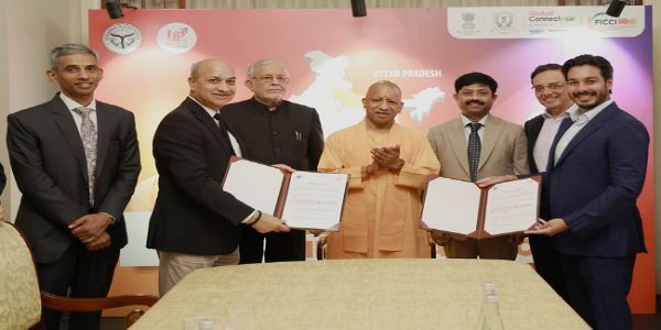 सिंगापुर में मुख्यमंत्री योगी की मौजूदगी में हुआ एमओयू