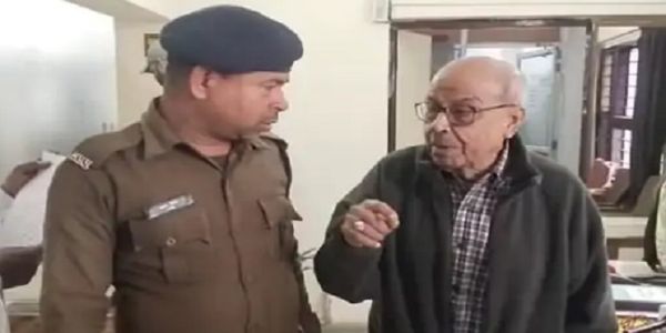 शिकायत दर्ज कराने क्राइम ब्रांच पहुंचे वायुसेना के रिटायर्ड अधिकारी