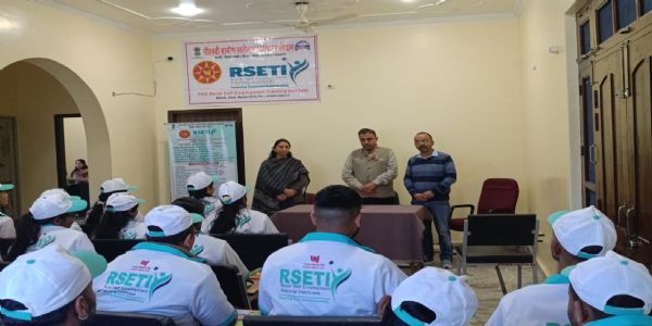 पीएनबी आरसेटी मंडी में ब्यूटी पार्लर प्रशिक्षण कार्यक्रम का शुभारंभ