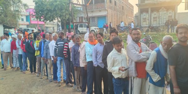 पलामू: सुबह 9 बजे तक हुसैनाबाद में सबसे अधिक 13.41, मेदिनीनगर में 9.66 प्रतिशत मतदान