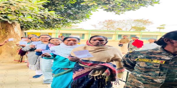 खूंटी नगर पंचायत चुनाव के लिए मतदान शुरू, वोटरों में भारी उत्साह