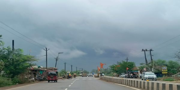 विपरीत-चक्रवात का असर: धमतरी में हल्की बारिश, किसानों की बढ़ी चिंता