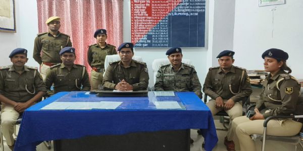 हाइवा ट्रक से 432 कार्टन अंग्रेजी शराब बरामद, तस्कर व वाहन चालक फरार