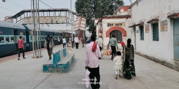 बिहार की महिला का शव रेलवे लाइन से बरामद