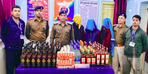 आरपीएफ की कार्रवाई में ट्रेन के इंजन से भारी मात्रा में शराब बरामद