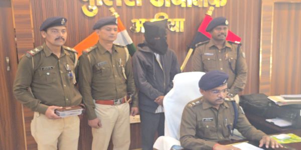 टाटा शोरूम से चोरी हुई दोनों कार को पुलिस ने किया बरामद,एक गिरफ्तार