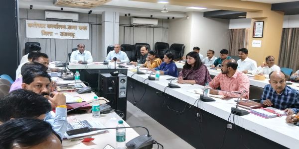 राजगढ़ःसमय सीमा बैठक में योजनाओं की गहन समीक्षा, लापरवाही पर जुर्माना और नोटिस