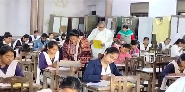 शिक्षामंत्री गुलाब देवी नकल पर बोलीं- योगी की 