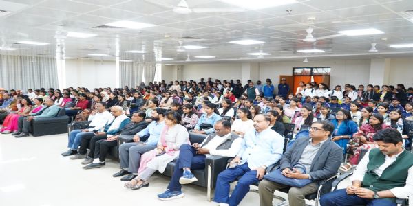 वास्तविक स्थिति और अपेक्षाओं में असंतुलन से हाेता है तनाव : डॉ. अमरेश श्रीवास्तव