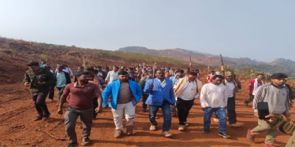खदान को लेकर ग्रामीणों ने शुरू किया आंदोलन , 75 प्रतिशत स्थानीय रोजगार की मांग
