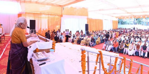 परिवार में सकारात्मक और संस्कारित वातावरण होना बच्चों में बेहतरी के लिए आवश्यक : आनंदीबेन पटेल