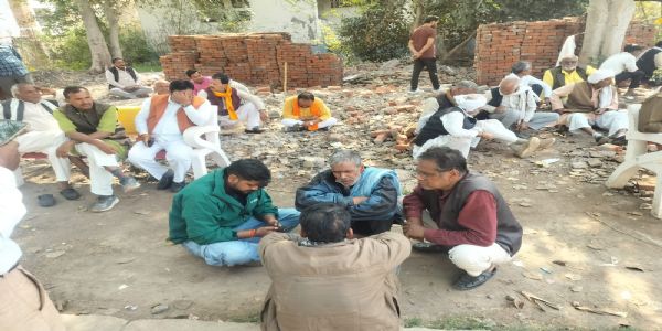 बुंदेलखंड एक्सप्रेसवे पर सड़क हादसा: दिल्ली से लौट रहे बाइक सवार युवक की मौत, भाई घायल