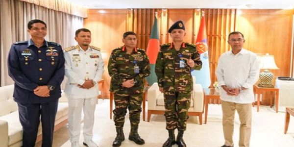 ढाका में लेफ्टिनेंट जनरल मीर मुशफिकुर रहमान ने प्रधानमंत्री तारिक रहमान की अगुवाई में प्रमोशन सेरेमनी के बाद पीएसओ के तौर पर ड्यूटी संभाली। फोटो : बांग्लादेश प्रधानमंत्री कार्यालय ढाका में लेफ्टिनेंट जनरल मीर मुशफिकुर रहमान ने प्रधानमंत्री तारिक रहमान की अगुवाई में प्रमोशन सेरेमनी के बाद पीएसओ के तौर पर ड्यूटी संभाली। फोटो : बांग्लादेश प्रधानमंत्री कार्यालय