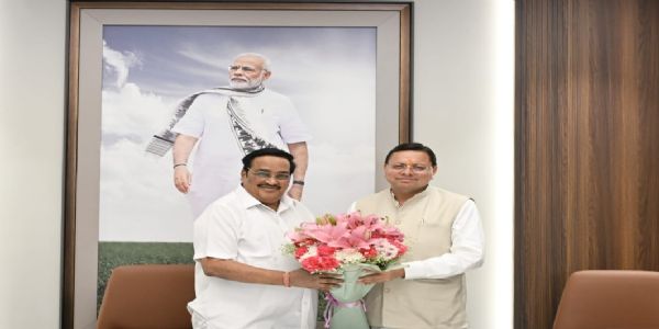 मुख्यमंत्री पुष्कर सिंह धामी सोमवार को नई दिल्ली में केंद्रीय जल शक्ति मंत्री सीआर पाटिल से शिष्टाचार भेंट करते हुए। मुख्यमंत्री पुष्कर सिंह धामी सोमवार को नई दिल्ली में केंद्रीय जल शक्ति मंत्री सीआर पाटिल से शिष्टाचार भेंट करते हुए।