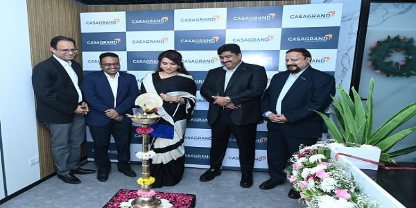 कासाग्रैंड प्रीमियर बिल्डर के ऑफिस उद्घाटन करते शाइना एनसी और अन्य