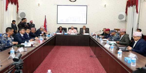 निर्वाचन आयोग में आयोजित सुरक्षा समिति की बैठक