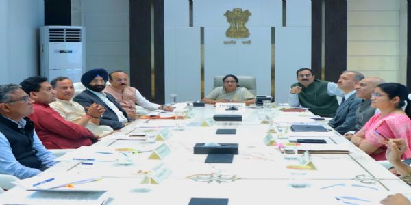 दिल्ली सचिवालय में  मंगलवार को कैबिनेट बैठक की अध्यक्षता करती मुख्यमंत्री रेखा गुप्ता