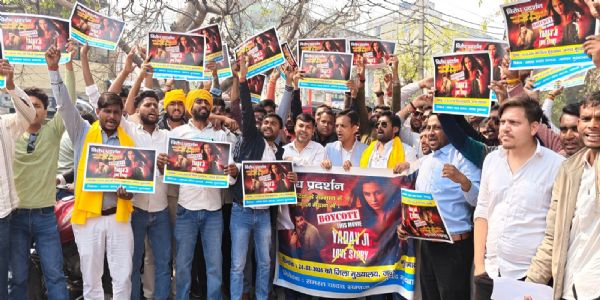 मुरादाबाद : फिल्म “यादव जी की लव स्टोरी” को लेकर प्रदर्शन, प्रधानमंत्री को भेजा ज्ञापन