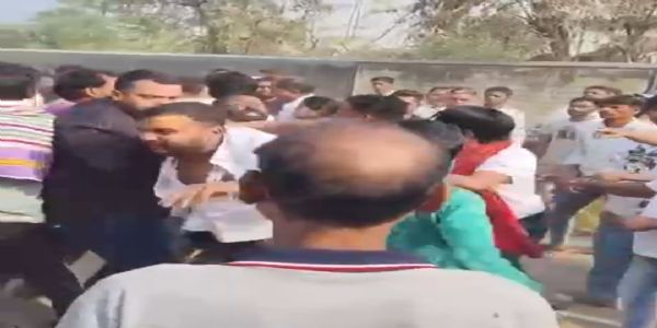 सुसनीलेवा में बूथ पर हुए हंगामा मामले में मारपीट और चेन छीनने का मामला दर्ज, कई नामजद