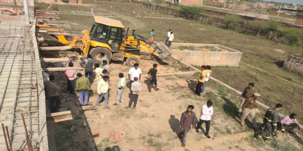 निर्माणाधीन मकान की छत गिरी, राजमिस्त्री की दबकर मौत