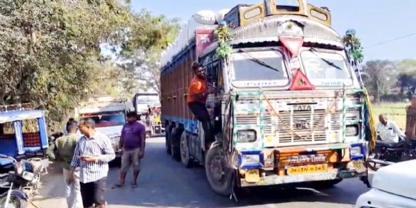 एमके इंटर कॉलेज में भारी गड़बड़ी, 391 छात्रों को नहीं मिला प्रवेश पत्र