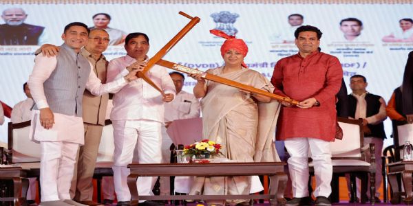 मुख्यमंत्री ने मुंडका में 200 करोड़ के विकास कार्यों का किया शिलान्यास