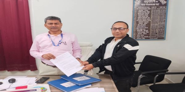 सुपौल में विशिष्ट शिक्षकों को प्रौन्नति देने की मांग तेज, डीईओ से मिले प्रदेश महासचिव