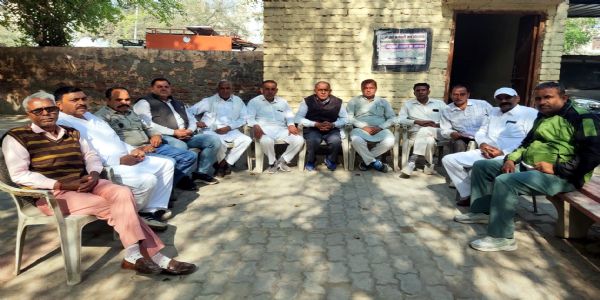 फतेहाबाद : सस्पेंड एक्सईन को सरकार ने किया बहाल, मंत्री के आश्वासन पर कर्मचारियों ने प्रदर्शन व हड़ताल को किया था स्थगित