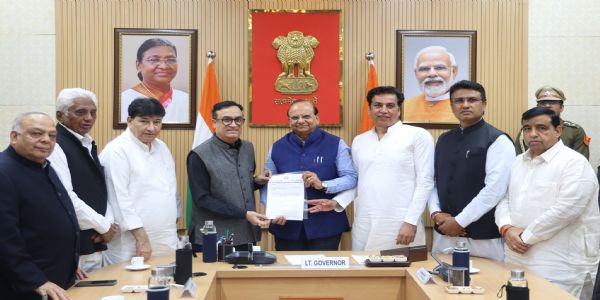 कांग्रेस ने उपराज्यपाल को सौंपा ज्ञापन, युवा कांग्रेस कार्यकर्ताओं की रिहाई की मांग