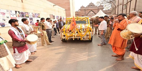 श्री कृष्ण जन्मस्थल से विश्वनाथ धाम में भेंट सामग्री के साथ ‘रसियारों’ की विशेष टोली भी आएगी