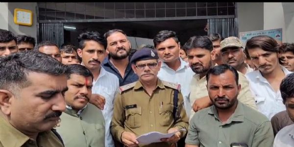 नाबालिग के शव मामले में गुर्जर समाज का प्रदर्शन, खुलासे की मांग