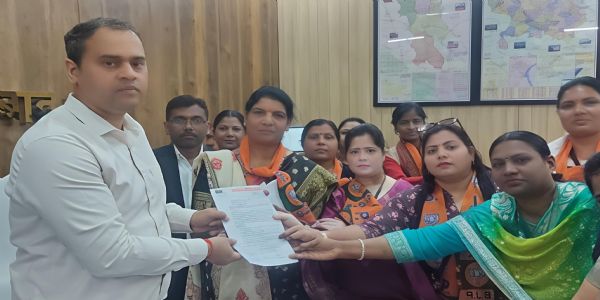 एआई समिट में कांग्रेस नेताओं के कपड़े उतारकर प्रदर्शन के विरोध में भाजपा महिला मोर्चा ने विरोध जताया