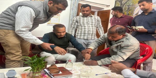 एक लाख की रिश्वत लेते बीडीओ गिरफ्तार