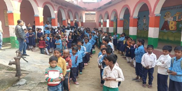 मध्य विद्यालय पोठिया में 5 दिन से बंद मध्यान भोजन, बच्चों ने डीएम से लगाई गुहार