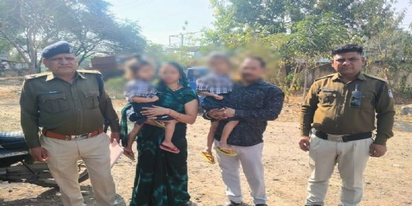इंदौरः स्कूल के लिए तैयार होकर घर से निकली दो बालिकाएं रास्ता भटकी, डायल-112 जवानों ने परिजनों से मिलाया