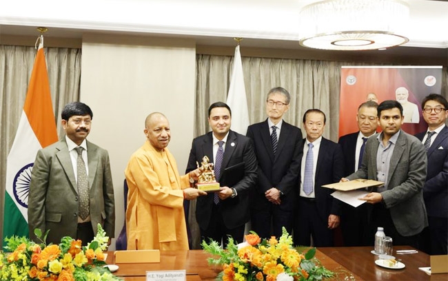 टोक्यो में मिंडा कॉर्पोरेशन (स्पार्क मिंडा ग्रुप) और उसके जापानी संयुक्त उद्यम प्रतिनिधिमंडल में कार्यकारी निदेशक आकाश मिंडा और प्रबंध निदेशक एवं मुख्य वित्तीय अधिकारी हिरोआकी ओमोरी के साथ याेगी आदित्यनाथ एवं अन्य टोक्यो में मिंडा कॉर्पोरेशन (स्पार्क मिंडा ग्रुप) और उसके जापानी संयुक्त उद्यम प्रतिनिधिमंडल में कार्यकारी निदेशक आकाश मिंडा और प्रबंध निदेशक एवं मुख्य वित्तीय अधिकारी हिरोआकी ओमोरी के साथ याेगी आदित्यनाथ एवं अन्य