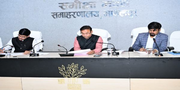 18 मार्च को होगा पैक्स और बुनकर समिति का निर्वाचन, जिलाधिकारी ने की बैठक