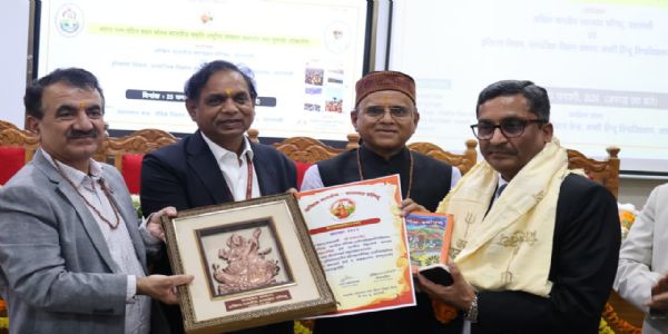 पोस्टमास्टर संजय सिंह को वाराणसी में सम्मान