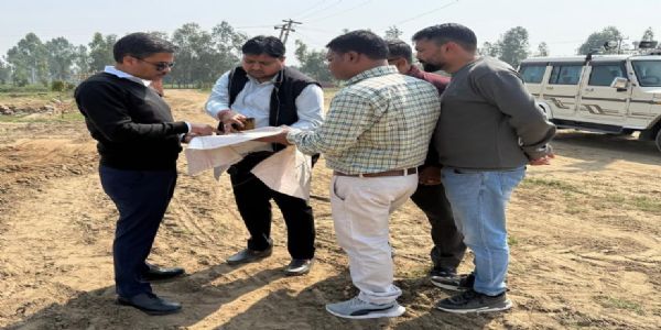 प्रशासन ने 105 बीघा भूमि पर की गई अवैध प्लाटिंग ध्वस्त की