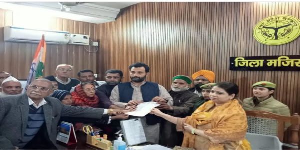 अविमुक्तेश्वरानंद सरस्वती के खिलाफ दर्ज एफआईआर के विरोध में कांग्रेस का प्रदर्शन