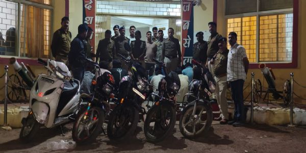 राजगढ़ः पैसों से ताश खेल रहे 12 लोग पकड़ाए, पौने पांच लाख का मशरुका जब्त