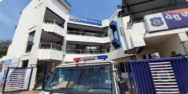 सूरत में एक ही परिवार के तीन सदस्यों ने की आत्महत्या, एक बेटी बचाई गई