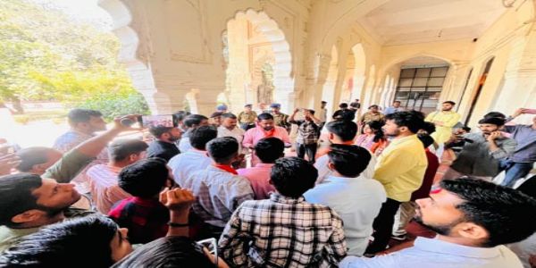 छात्राओं के लिए प्रत्येक संकाय में बने ‘पिंक टॉयलेट’ एवं स्थापित हों सेनेटरी पैड वेंडिंग मशीनें : काव्यांशी