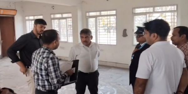 ईस्टर्न डेडिकेटेड फ्रेट कॉरिडोर के निर्माण में देरी करने वालों पर होगी कार्रवाई : डीआरएम