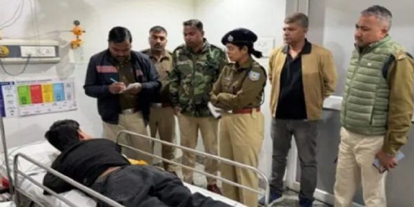 चाकूबाजी मामले में एक हिरासत में