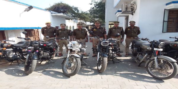 हाथरस में मॉडिफाइड साइलेंसर वाले आठ वाहन सीज किए गए