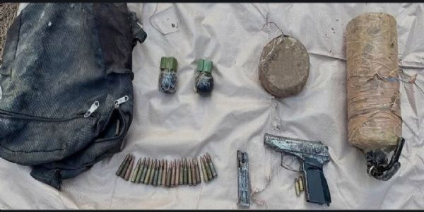 पुंछ के मेंढर इलाके में तलाशी अभियान के दौरान हथियार और विस्फोटक बरामद
