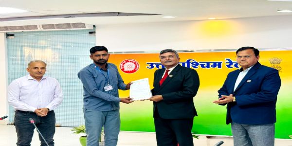 महाप्रबंधक अमिताभ ने संरक्षा के लिए उत्कृष्ट कार्य करने वाले रेलकर्मियों को किया पुरस्कृत